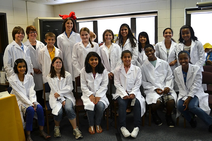 Medical Lab Coat Manufacturer (1)