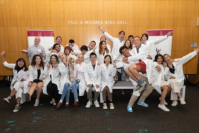 hospital uniform lab coat manufacturer (1)